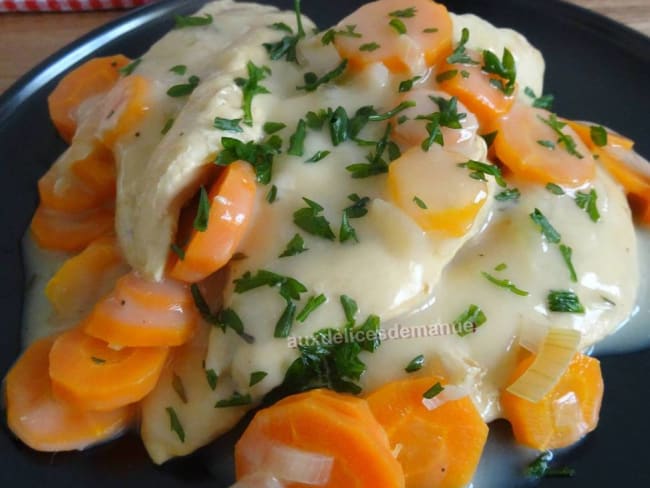 Filets de poulet aux carottes, sauce poulette