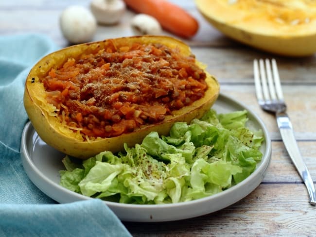 Courge spaghetti farcie à la bolognaise de lentilles