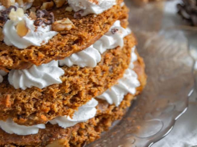 Carrot layer cake aux noix et raisins secs 