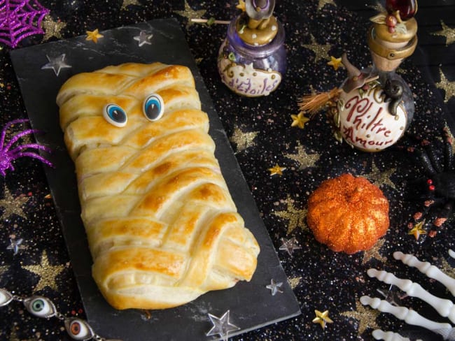 Momie tresse en pâte feuilletée au chocolat et à la guimauve pour halloween