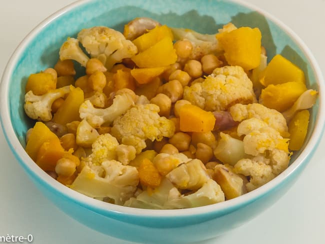 Salade de pois chiches, chou fleur, courge et châtaignes