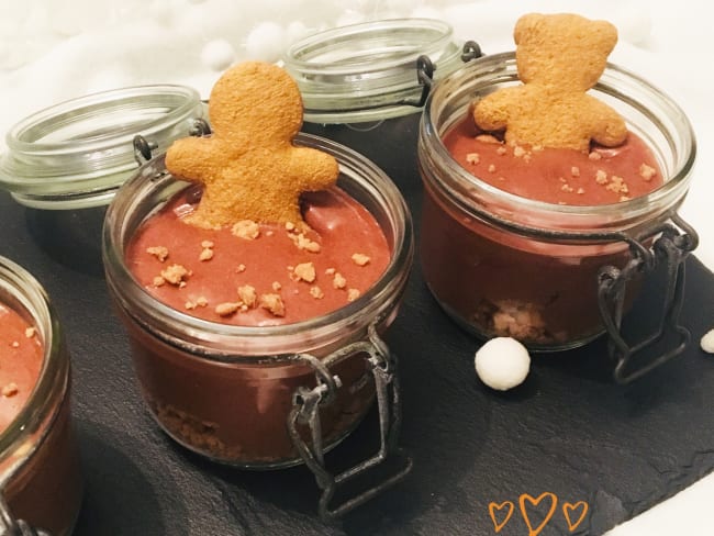 Dessert en bocaux : mousse chocolat sur shortbread et poires pochées à la cannelle 