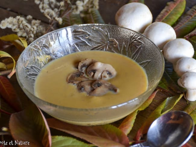 Crème de courge butternut aux champignons de Paris