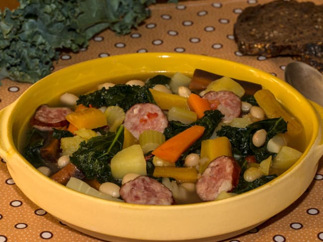 Soupe paysanne, saucisse de Montbéliard au chou Kale