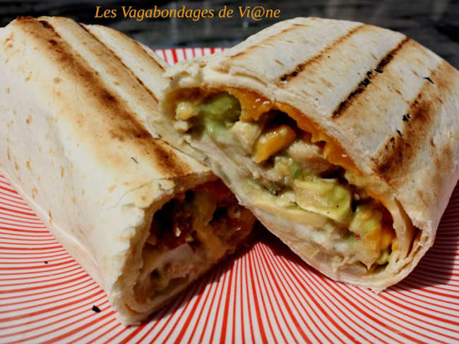 Burritos tex mex au poulet, avocat, cheddar au barbecue