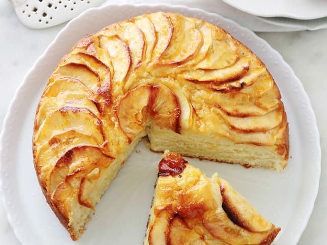 Gâteau au yaourt aux pommes hyper moelleux et facile