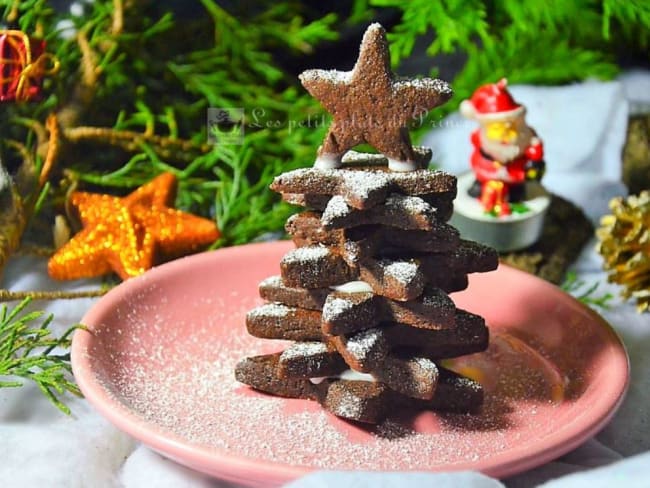 Sapin de Noël en sablés chocolat et orange pour des cadeaux gourmands