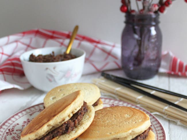 Dorayaki vegan, pancakes japonais garnis de pâte sucrée de haricots rouges