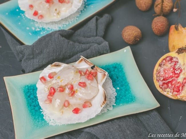 Entrée de Noël : Carpaccio de Saint-Jacques aux litchis et à la grenade