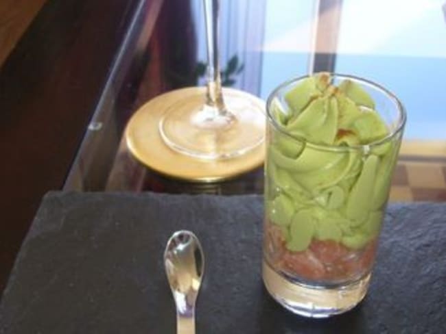 Espuma d’avocat et son lit de saumon