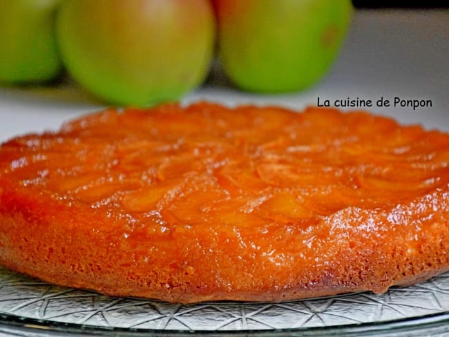 Gâteau tatin aux pommes caramélisées parfumé à la poudre de combava