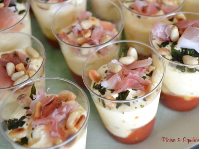 Verrines de tiramisu tomates, parmesan et jambon fumé