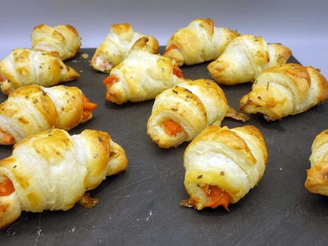 Mini croissants feuilletés au saumon