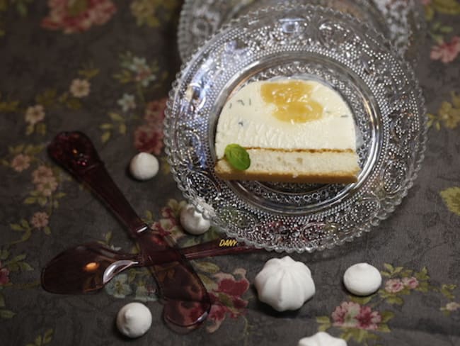 Bûche au chocolat blanc et basilic coeur lemon curd