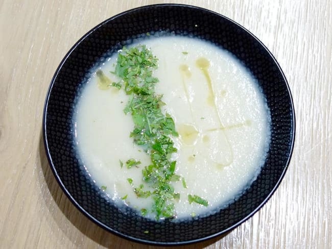 Soupe de radis noir aux herbes