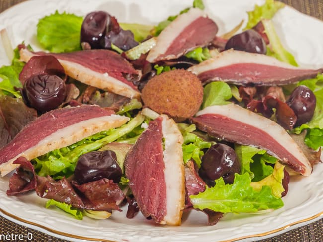 Salade de magret de canard aux cerises