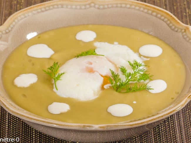 Velouté de pois cassés à l'oeuf poché