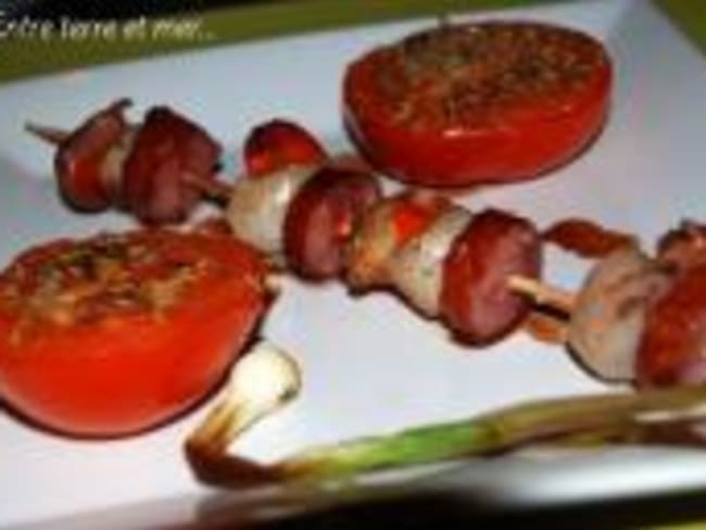 Brochettes de Saint-Jacques et Saucisse Fumé, Réduction de Vin Rouge