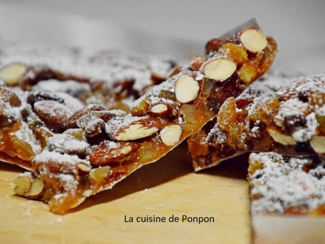 Panforte aux amandes, noisettes, raisins secs et fruits confits (agrumes, melon)