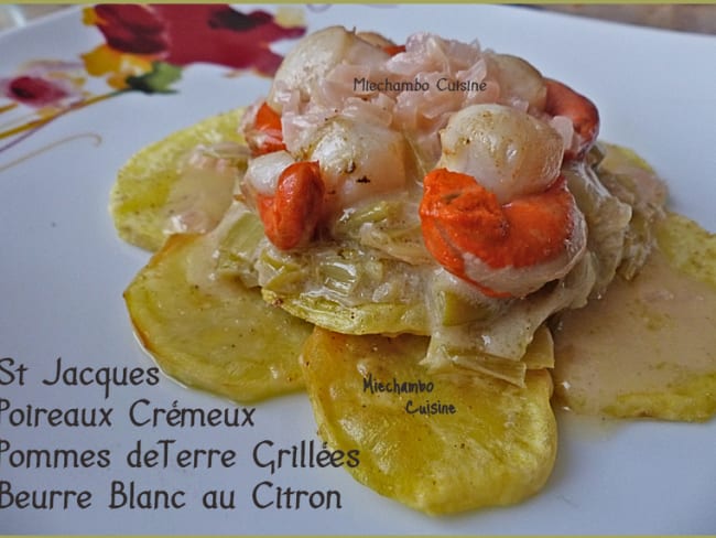 Saint Jacques aux poireaux crémeux sur pommes de terre grillées, beurre blanc au citron