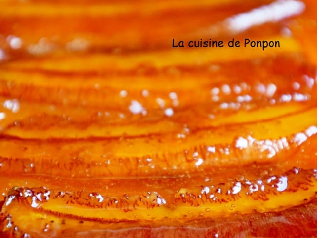 Gâteau renversé à la banane caramélisée et combava