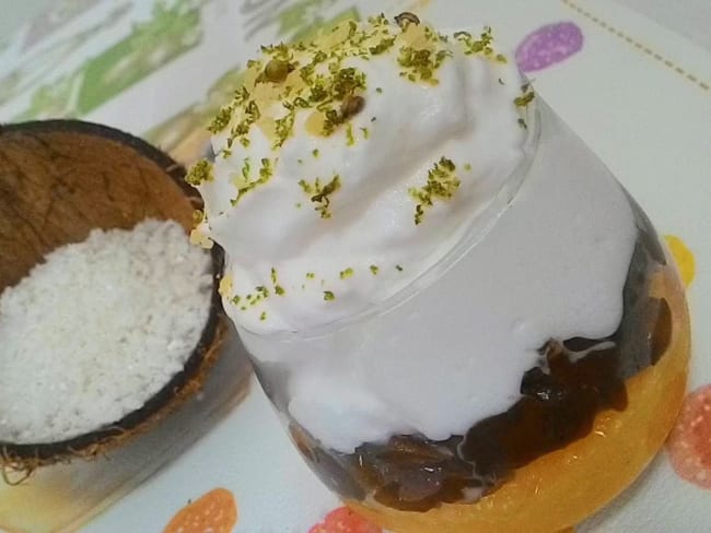 Verrine de tapioca aux fruits jaunes, papaye confite et chantilly noix de coco