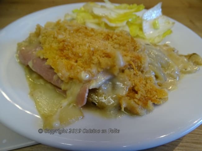 Gratin de poireaux, jambon et romarin