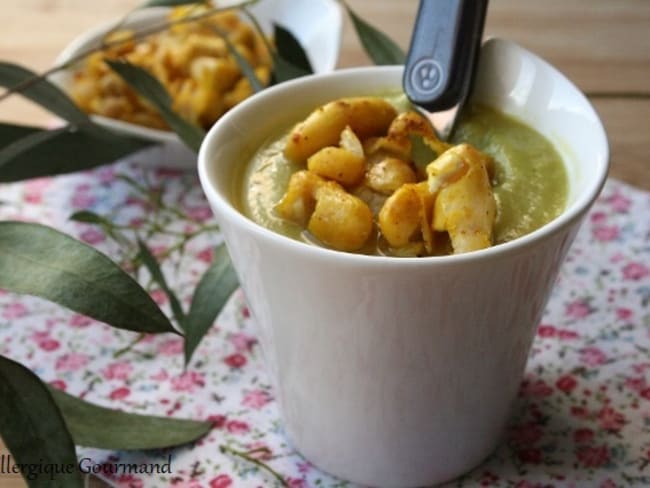 Velouté chou romanesco et haricots blancs épicés grillés sans gluten, sans lait, sans oeufs