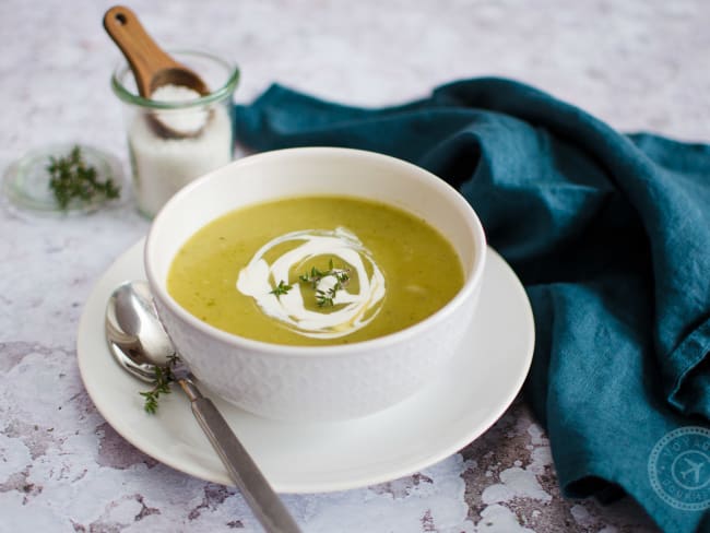 Velouté de courgettes au thym et à l'ail