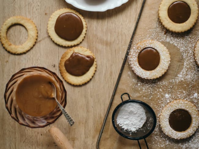 Linzer cookies tonka et caramel au beurre salé