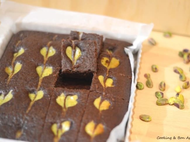 Gâteau au chocolat, crème pâtissière à la pistache 