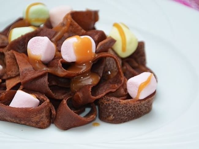 Tagliatelles de crêpes au chocolat : une présentation originale