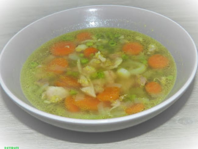 Bouillon de poulet aux légumes