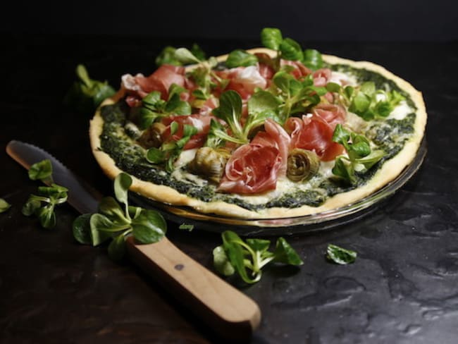 Pizza verte coeurs d'artichaut et jambon de Parme