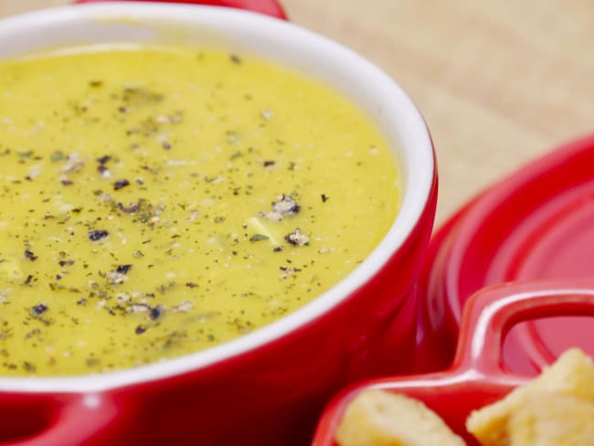 Potage alcalin surprenant de 8 légumes et brocoli