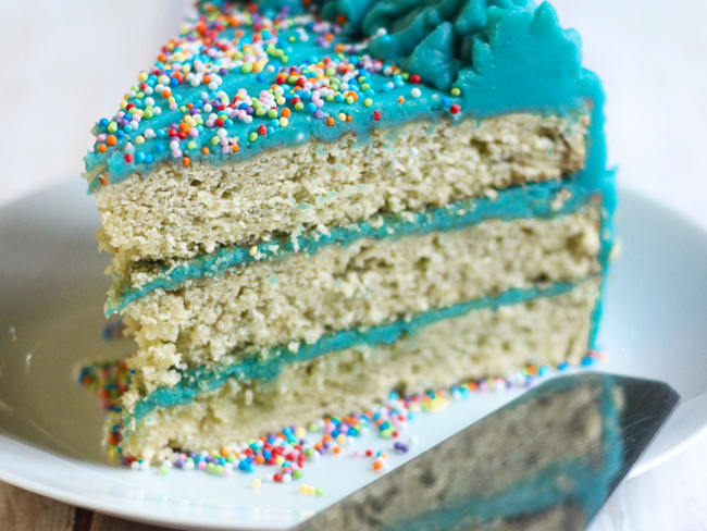 Gâteau d'anniversaire tout bleu 