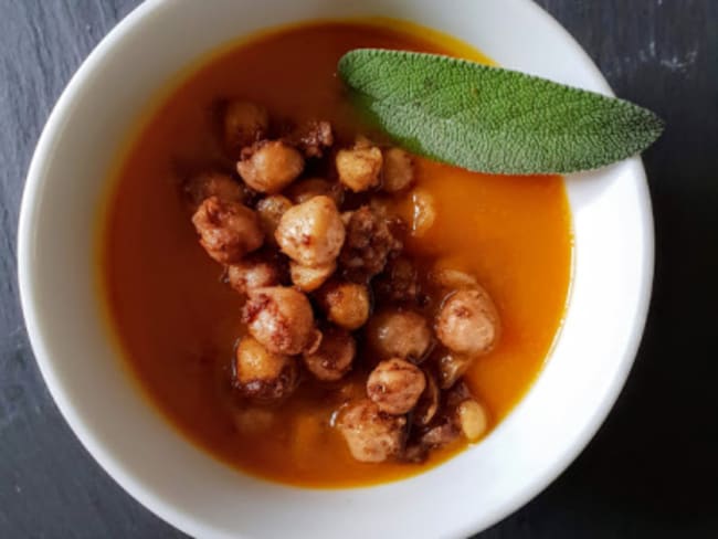 Soupe de butternut aux pois chiches épicées