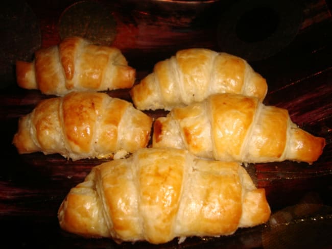 Petit croissant feuilleté apéritif au foie gras