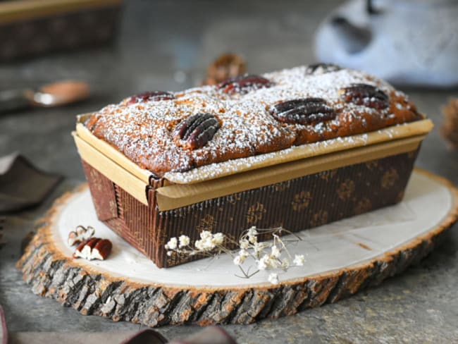 Gâteau moelleux aux noix et dattes