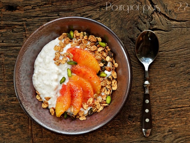 Riz au lait végétal, orange sanguine, granola pistache