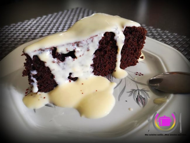 Gâteau au yaourt et chocolat avec sa crème anglaise