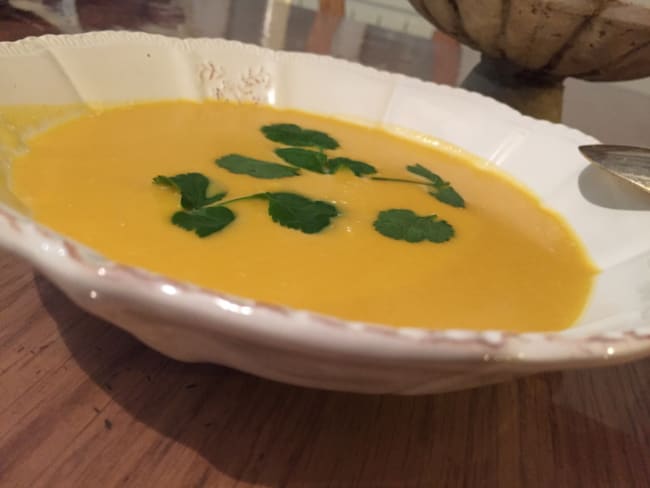 Soupe de butternut, pomme et lait de coco