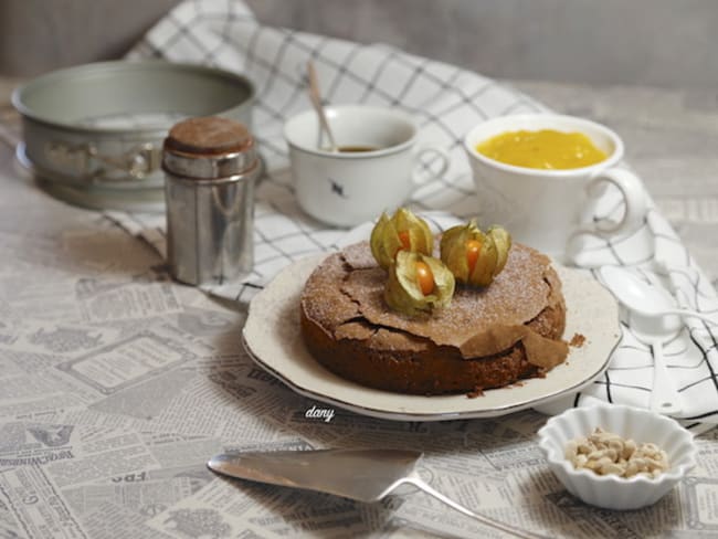 Fondant chocolat au piment d'Espelette et compote de mangue à la cardamome