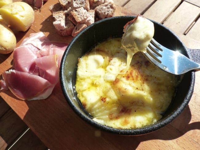 Le Berthoud à mi-chemin entre raclette et fondue