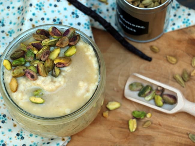 Riz au lait à la cardamome, pistaches et eau de rose de Yotam Ottolenghi