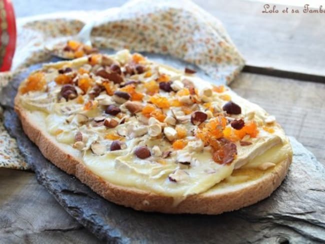 Bruschettas de camembert et fruits secs