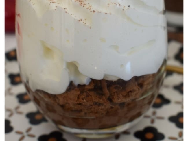 Coupe mousse chocolat, gavottes et chantilly