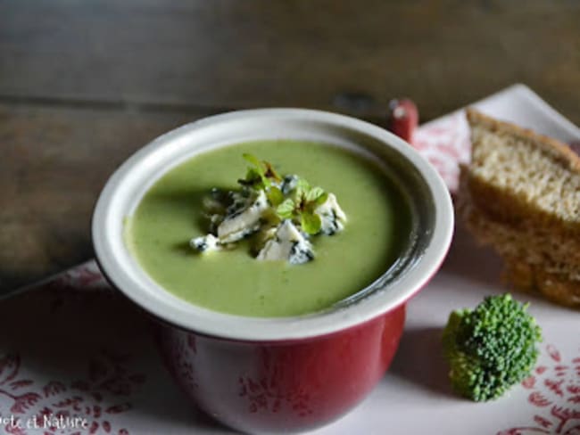 Soupe crémeuse aux brocolis et au fromage Saint Agur