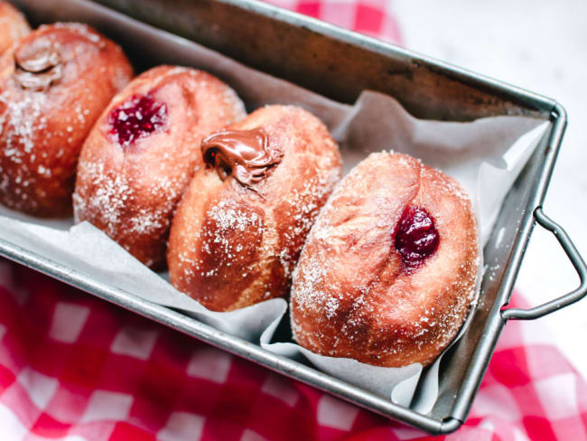 Beignets fourrés à la confiture et au chocolat