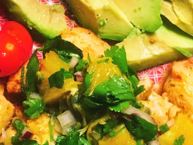 Poulet à l’avocat et sa marinade décoiffante aux fruits de la passion